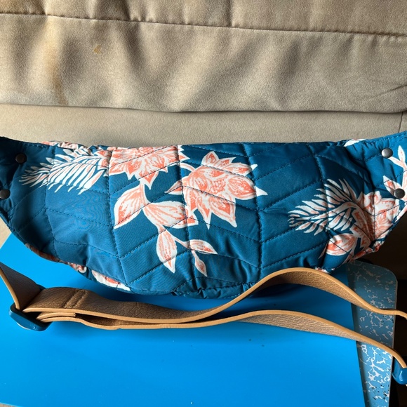 Roxy fabric fanny pack - Picture 3 of 6